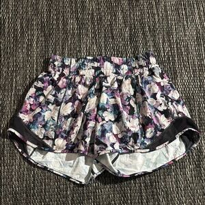 Lululemon Hotty Hot Short II *2.5" Utopia Multi Deep Phantom Swift Size 4